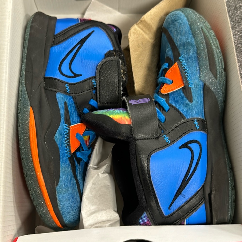 Kids kyrie sneakers